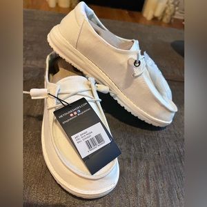 NWT. Never Worn, Hey Dude White Wendy Slub in Canvas, Size 6.